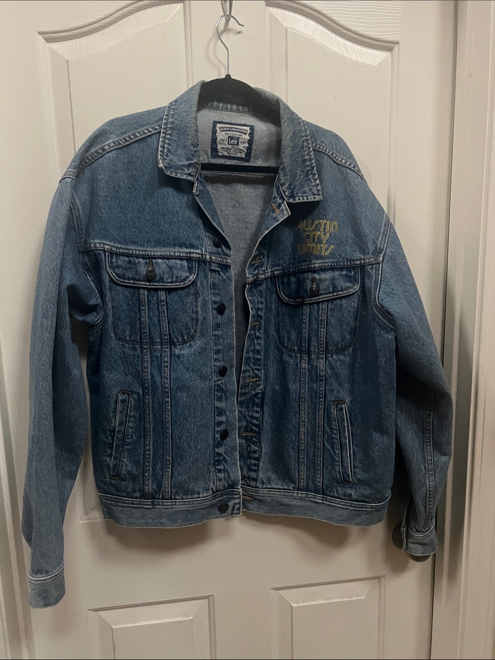 Classic Blue Denim Jacket with Embroidered “Austin City Limits” size XL Vintage!
